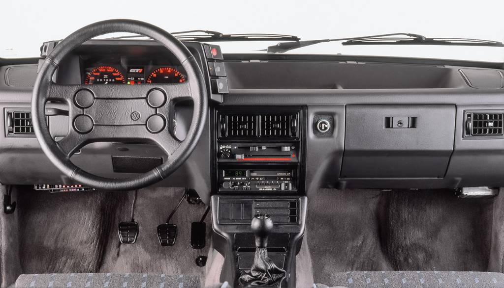 VW Gol GTi No GTi, mostradores vermelhos e rádio Rio de Janeiro PLL