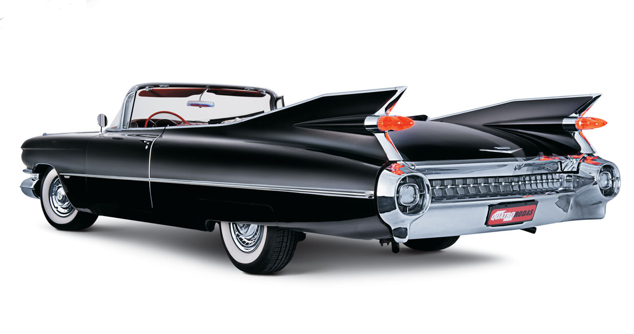 Cadillac Série 62 Lanternas imitando foguetes e para-choques que parecem turbinas