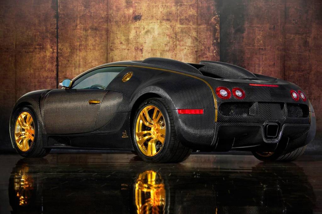 Veyron com carroceria de fibra de carbono
