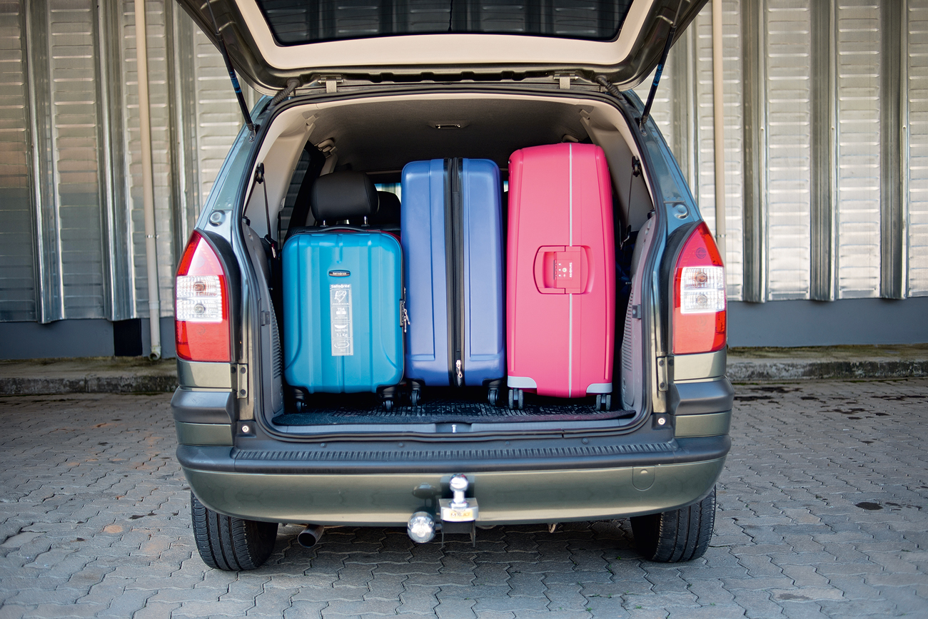 Porta-malas da Zafira comporta 600 litros e permite melhor disposição da bagagem