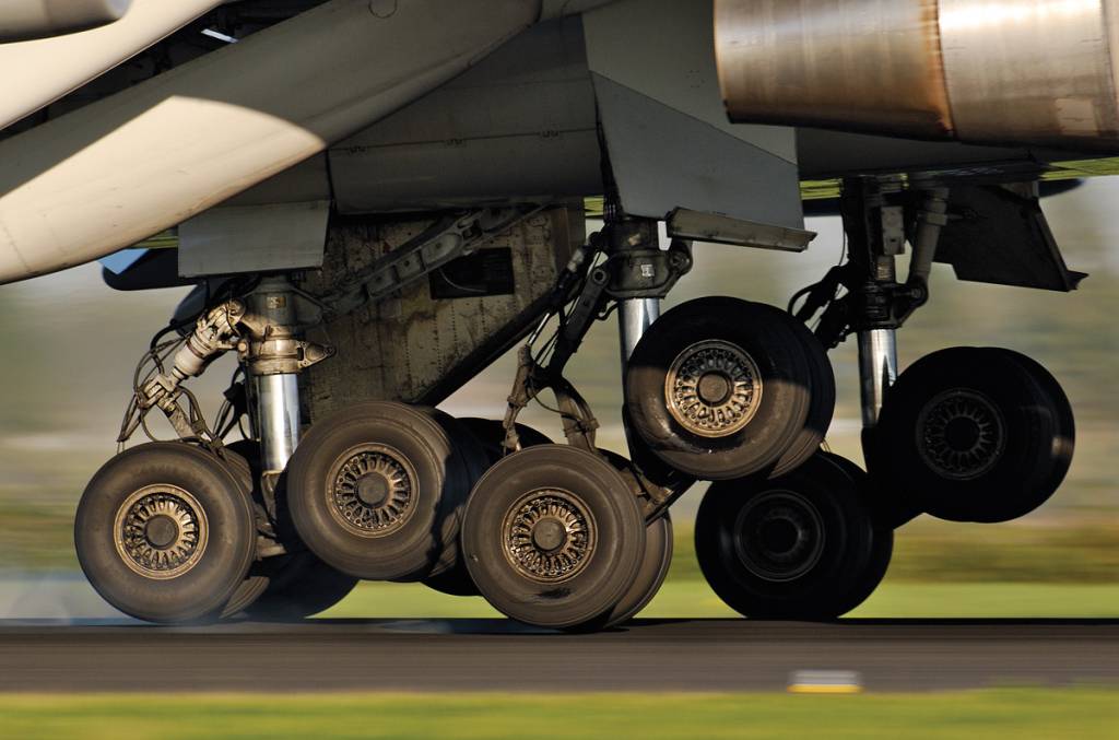 Pneus de um Boeing 747 durante o pouso