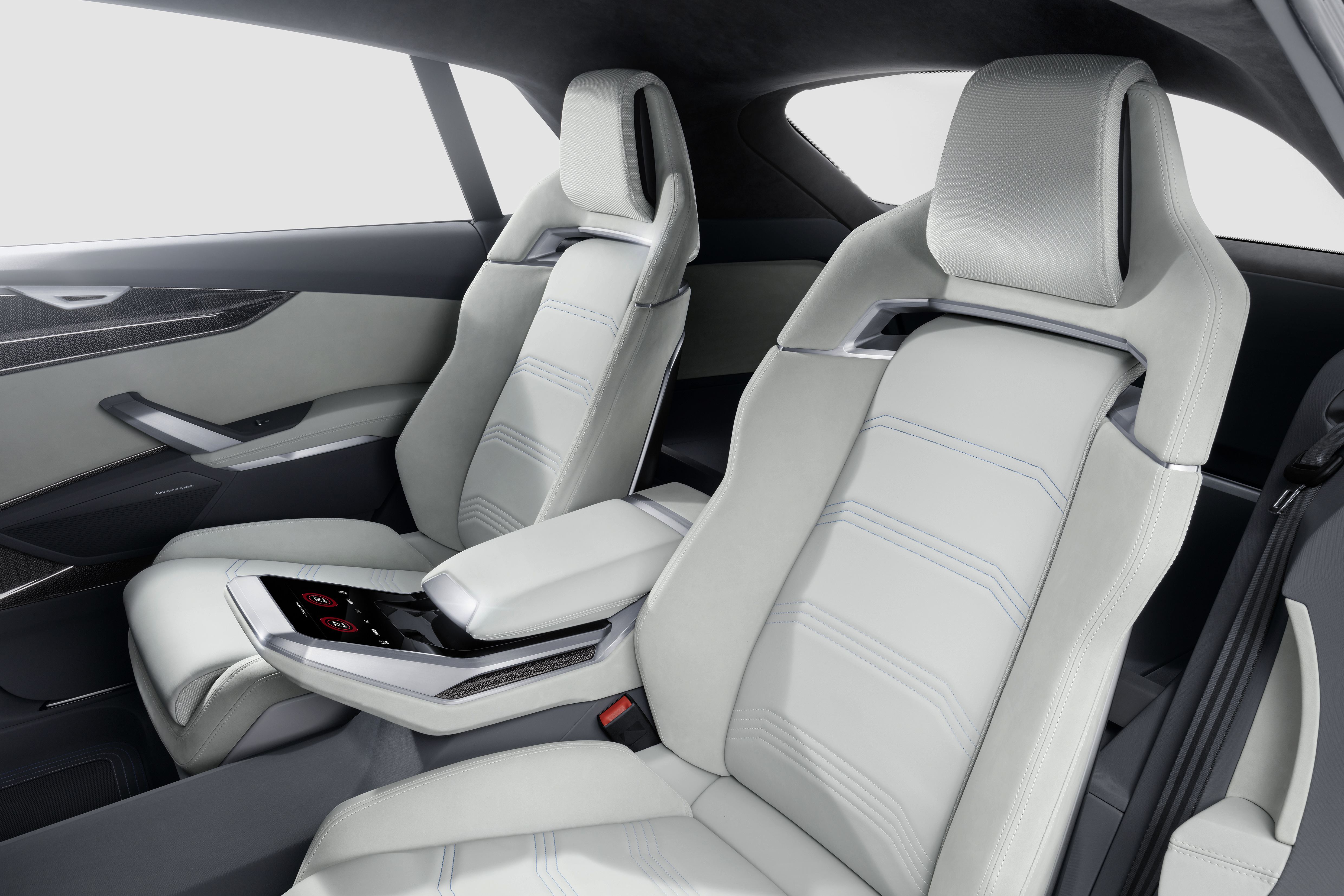 Audi Q8 concept Interior com quatro lugares vai de encontro com a proposta de ser um crossover com jeito de cupê