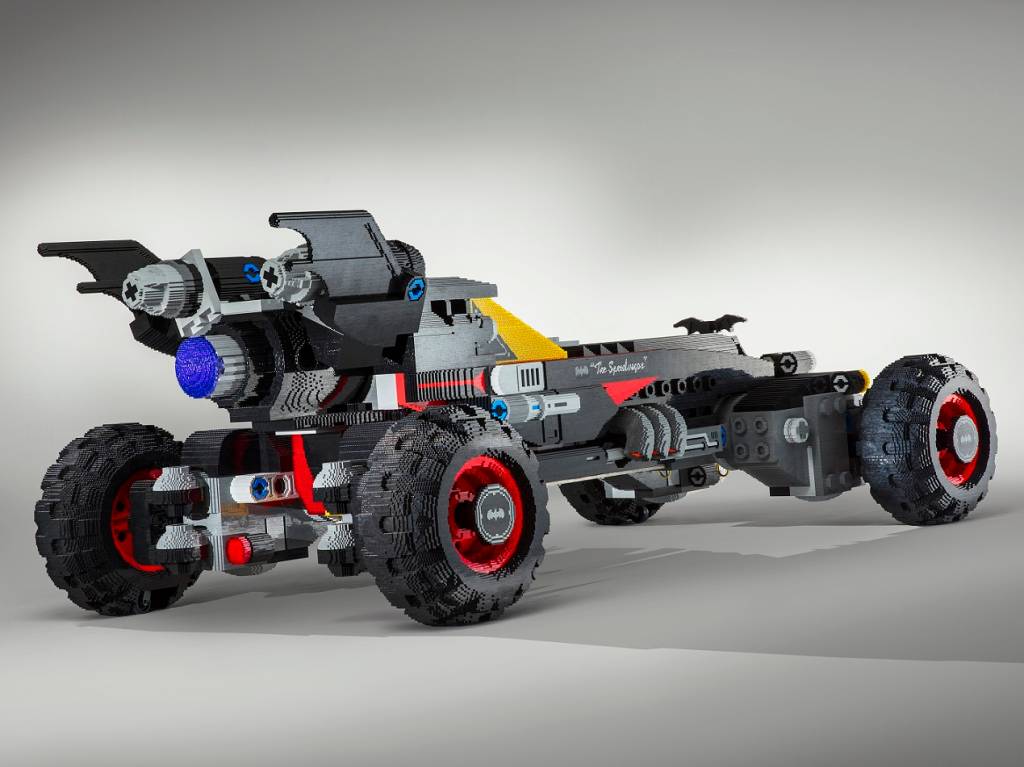 Batmóvel Lego na posição 3x4 de traseira