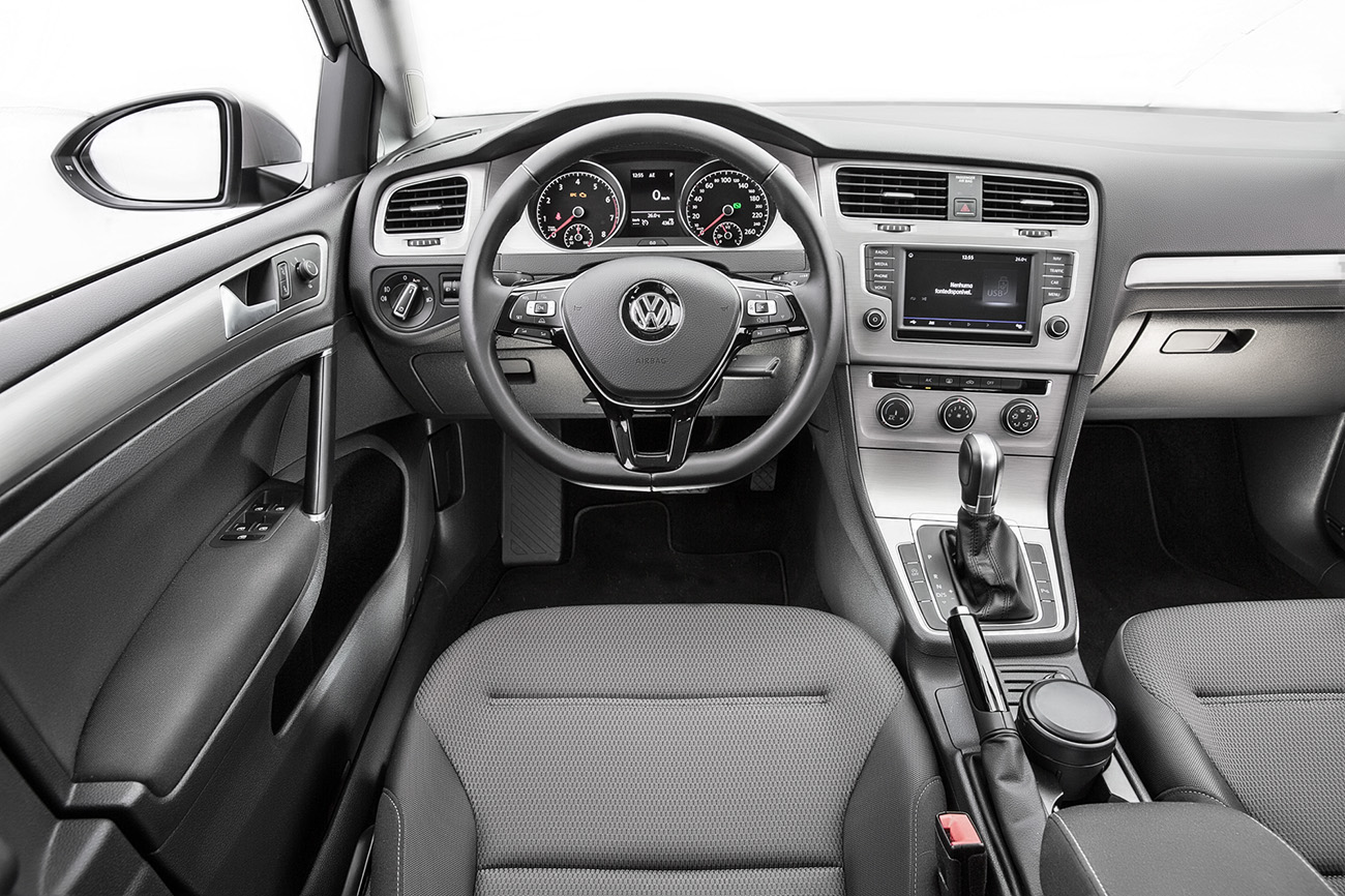Interior da vers&atilde;o Comfortline &eacute; mais simples, mas de boa qualidade