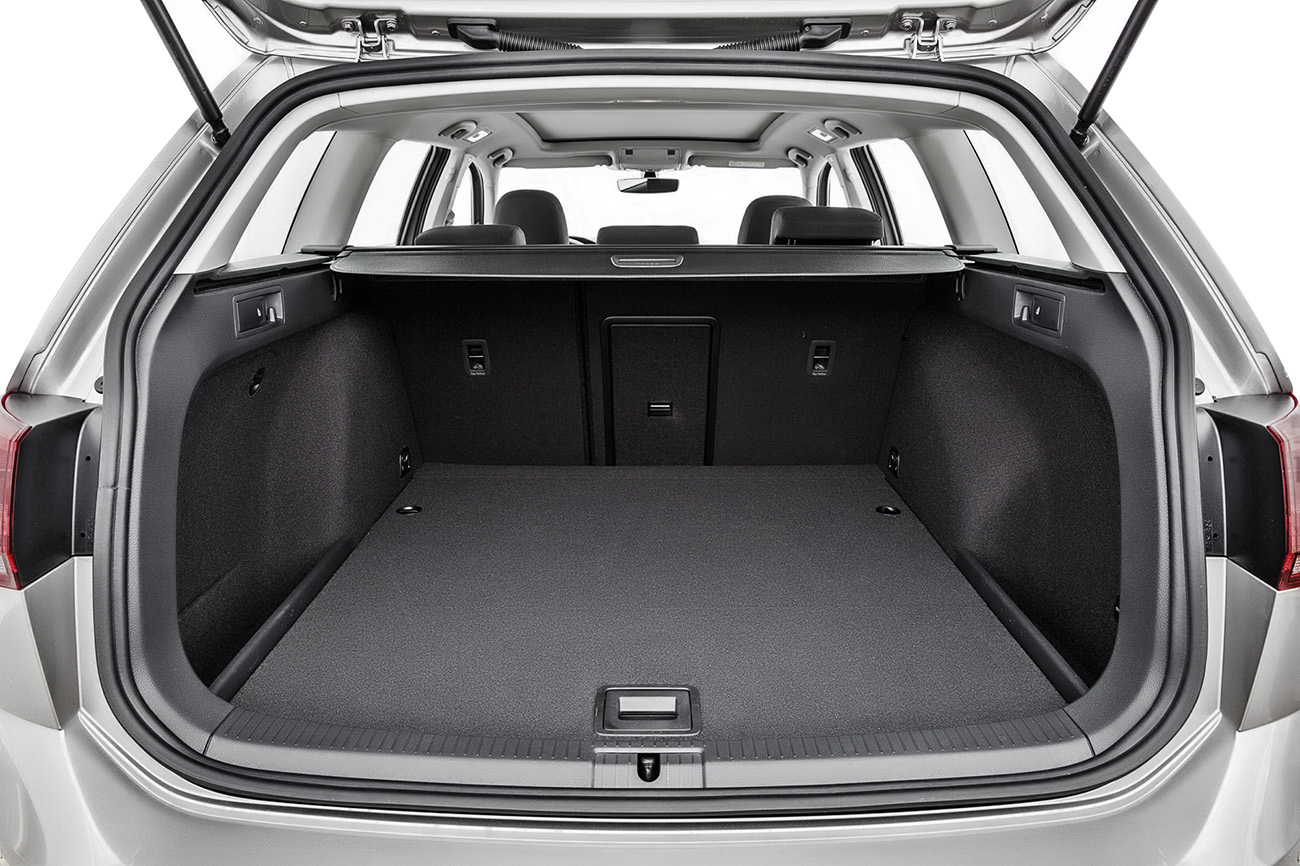 Com 605 litros, porta-malas é maior que o de qualquer SUV compacto