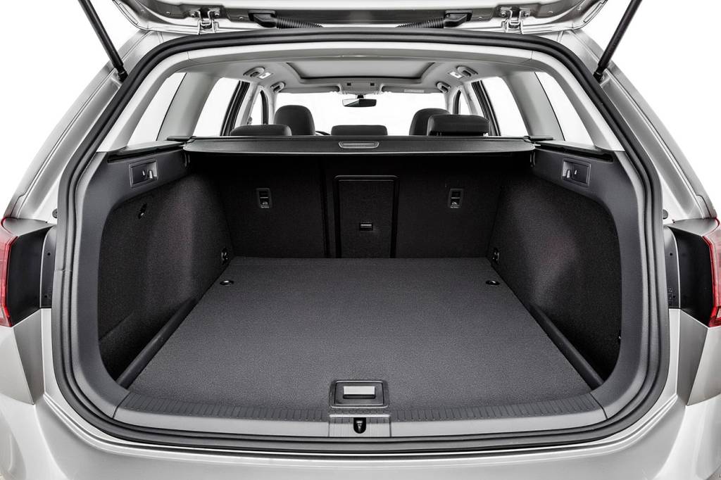 Com 605 litros, porta-malas é maior que o de qualquer SUV compacto