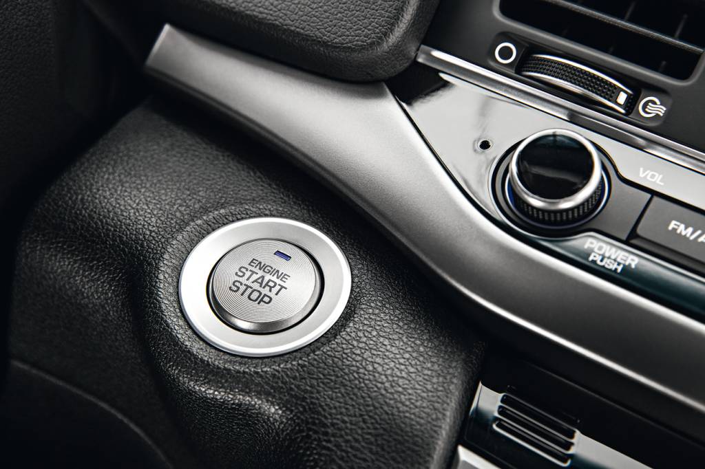 Hyundai Elantra Partida não necessita de chave na versão intermediária