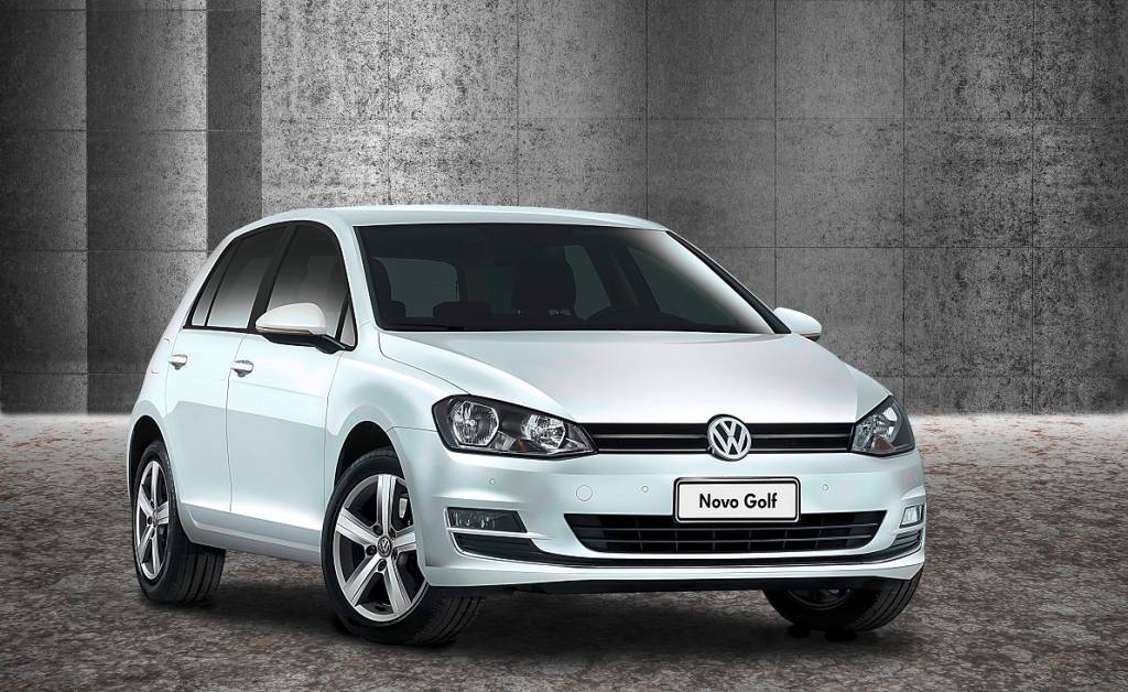 Golf 1.0 TSI na posição 3x4 de frente