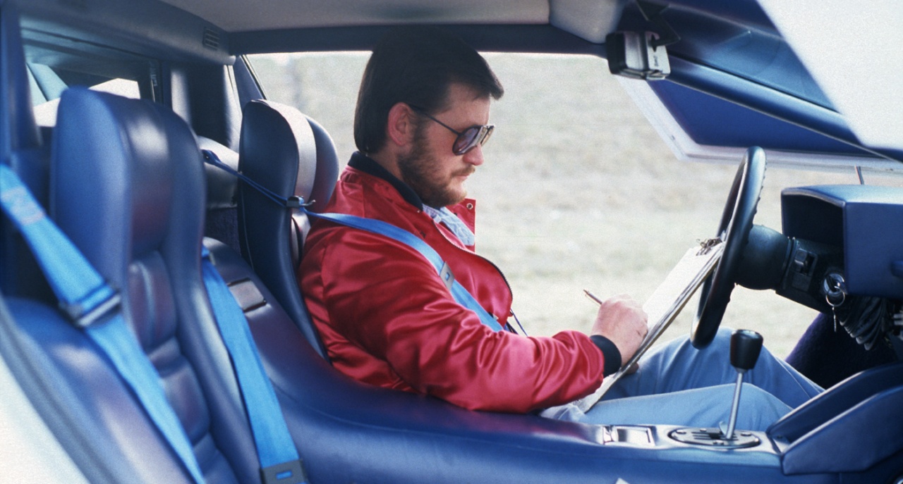 Valentino Balboni, lendário piloto de testes da Lamborghini, em pleno exercício do ofício