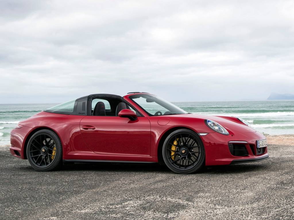 Porsche 911 GTS na versão Targa