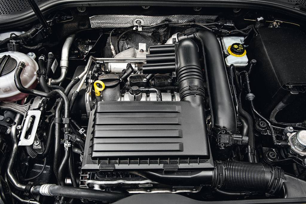 VW Golf Highline Motor 1.4 TSI produz 150 cv e 25,5 mkgf