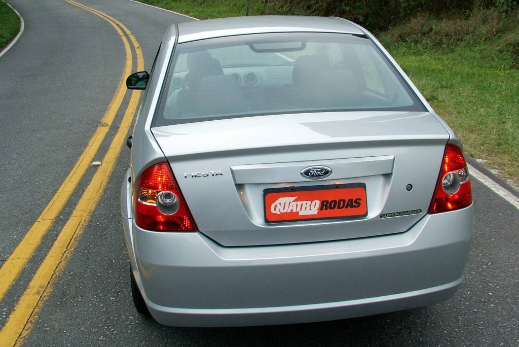 Fiesta Sedan 1.0 Supercharger Trend, da Ford testado pela revista Quatro Rodas. Fiesta 1.0 Supercharger, uma rara tentativa de popularização dos compressores no Brasil