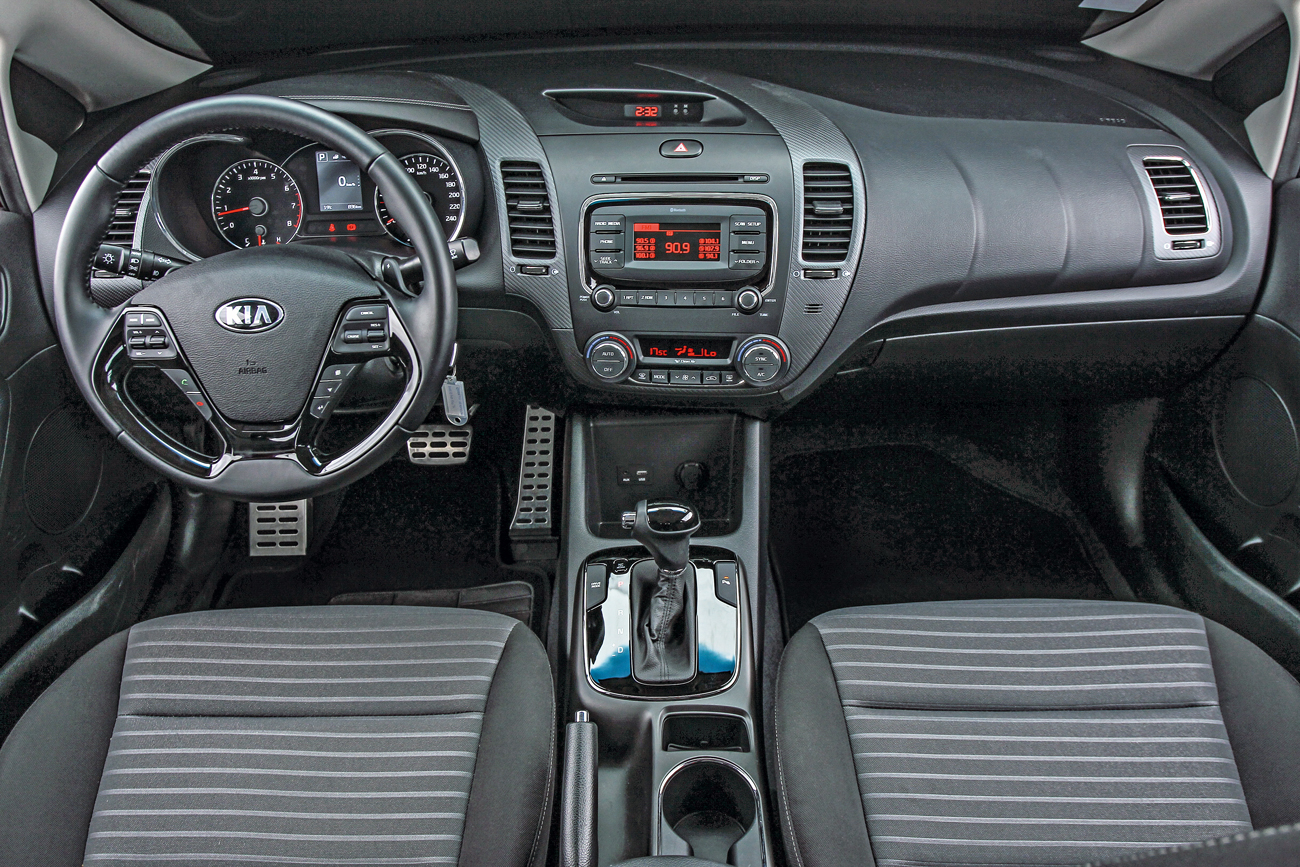 Kia Cerato Tela colorida e sensível ao toque faz falta