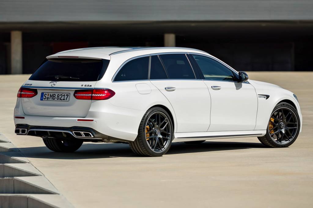 Mercedes-AMG E 63 S Mercedes-AMG E 63 S na posição 3x4 de traseira