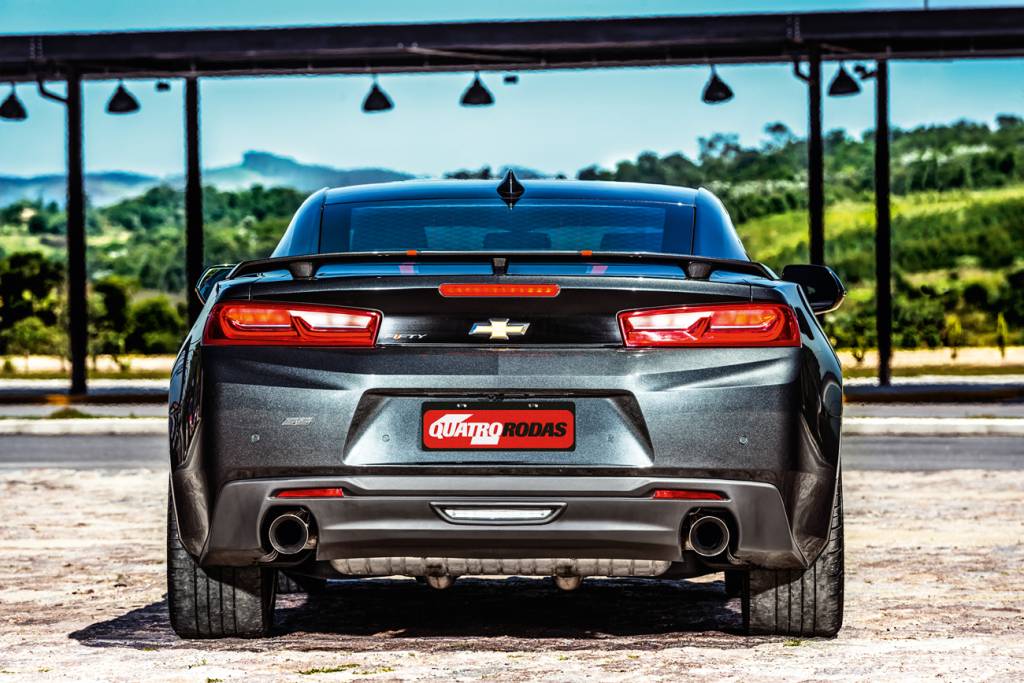 Camaro tem visão restrita, principalmente ao estacionar