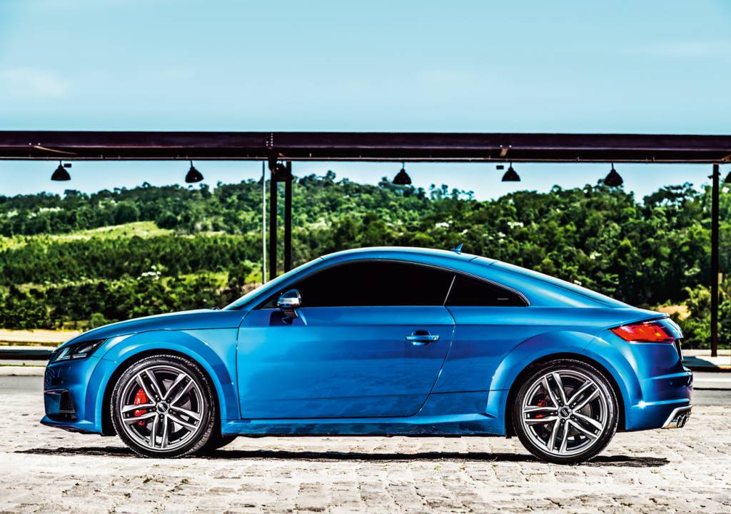 Audi TTS Compacto, o Audi se destaca pela agilidade