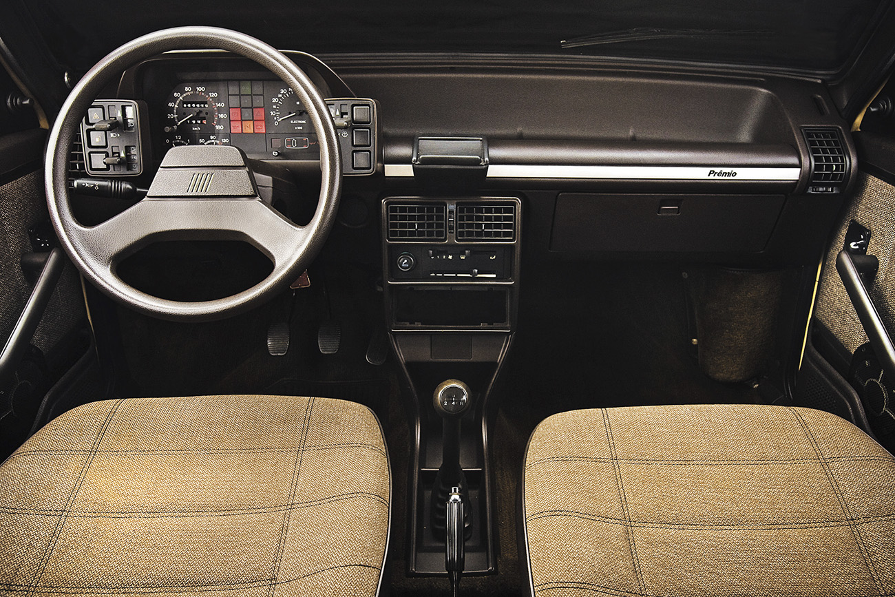 O interior espaçoso e o painel com desenho racional eram marcas do Fiat Prêmio