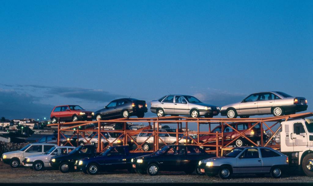 Grandes Comparativos: Fiat x Chevrolet Os 14 carros dos sete comparativos: Fiat vence GM