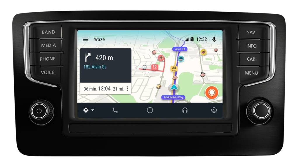 central multimídia com Waze