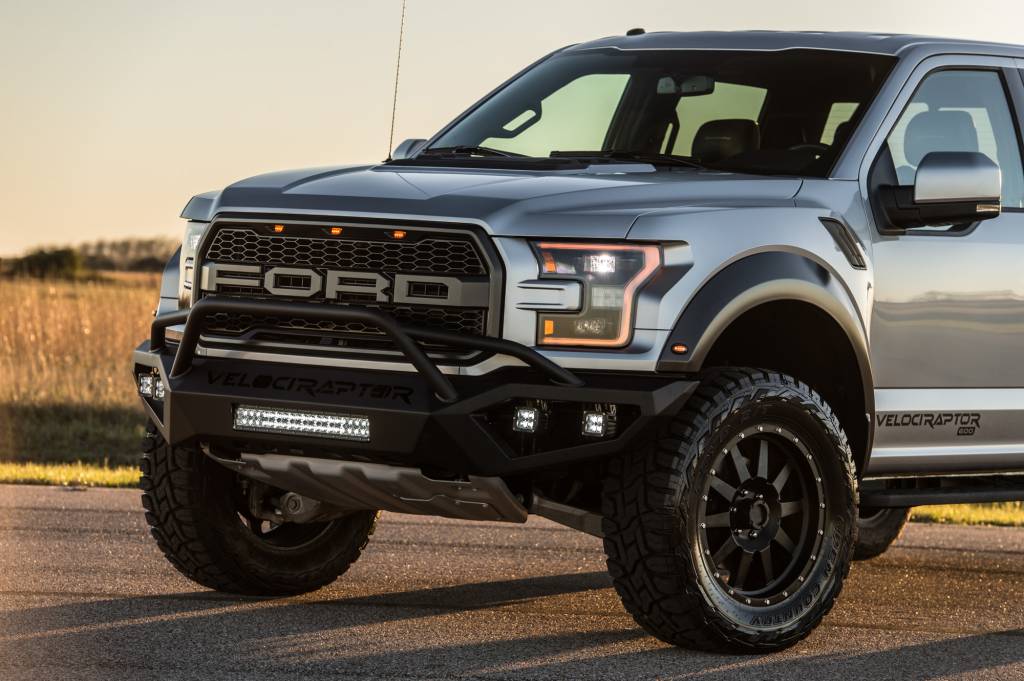 Hennessey VelociRaptor 600 Twin Turbo Para-choque dianteiro tem leds e quebra-mato