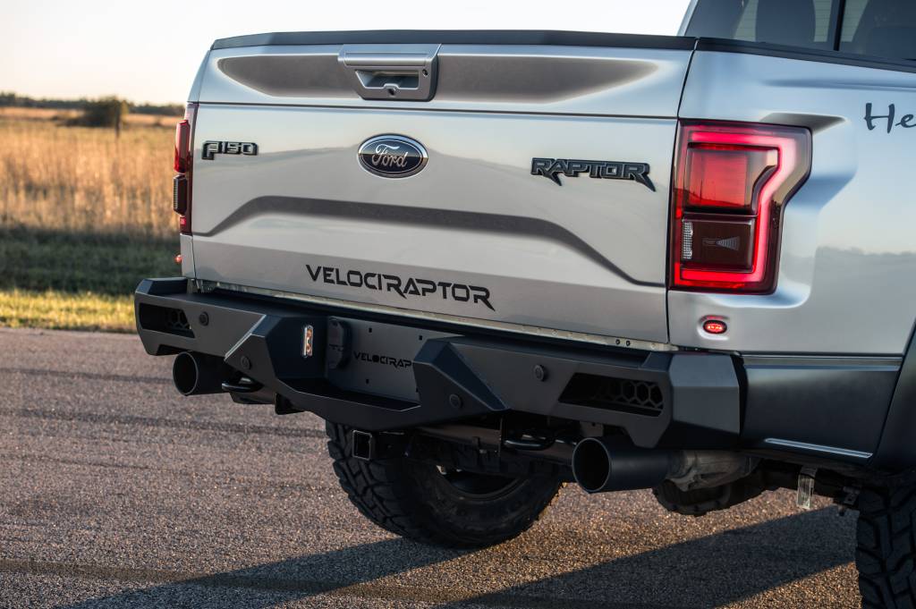 Hennessey VelociRaptor 600 Twin Turbo Na traseira, mais reforços e duas saídas de escape