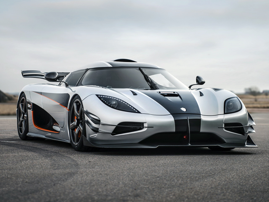 Dono da Koenigsegg rastreia todos os carros da marca pelo celular