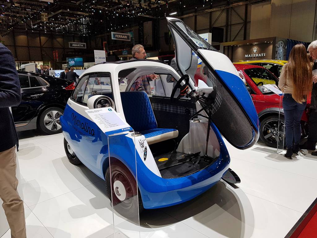 Com um motor elétrico de 15 kW, ele atinge 90 km/h e tem autonomia de 120 km