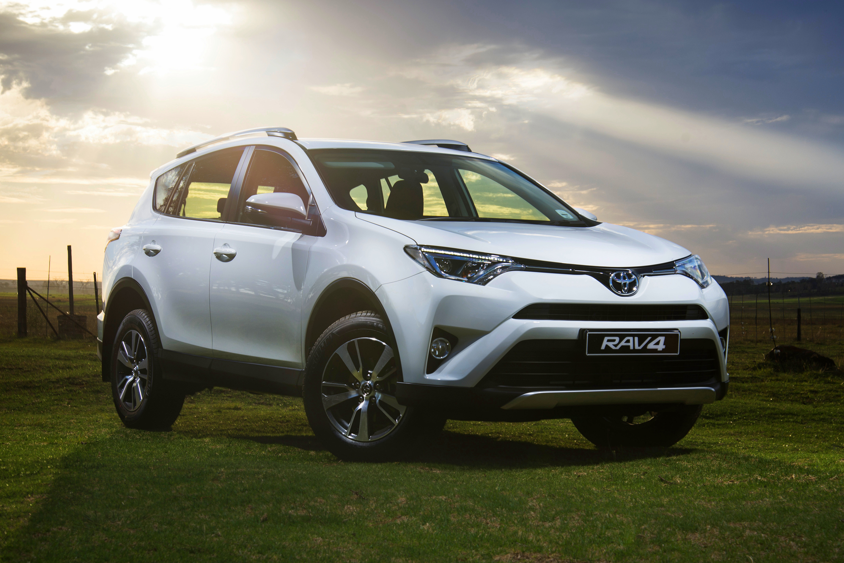 Toyota RAV4 Reestilizado Já Está Nas Lojas Com Preços Definidos ...