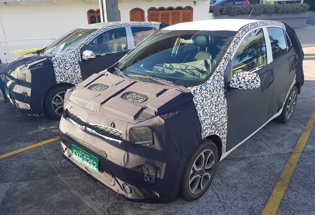 Dois Picanto de nova geração foram fotografados próximos de Campos do Jordão