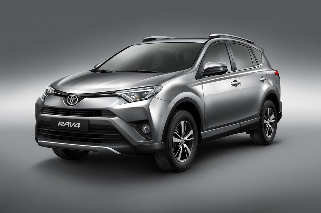 Grade, faróis e para-choques seguem o novo padrão da Toyota