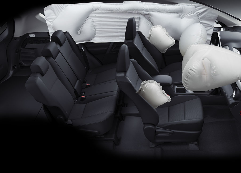 Sete airbags são de série, como no Corolla