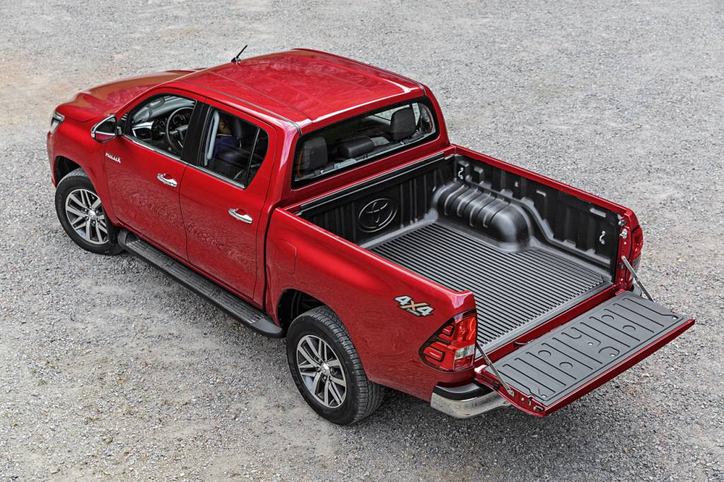 A Hilux transporta até 1.241 litros