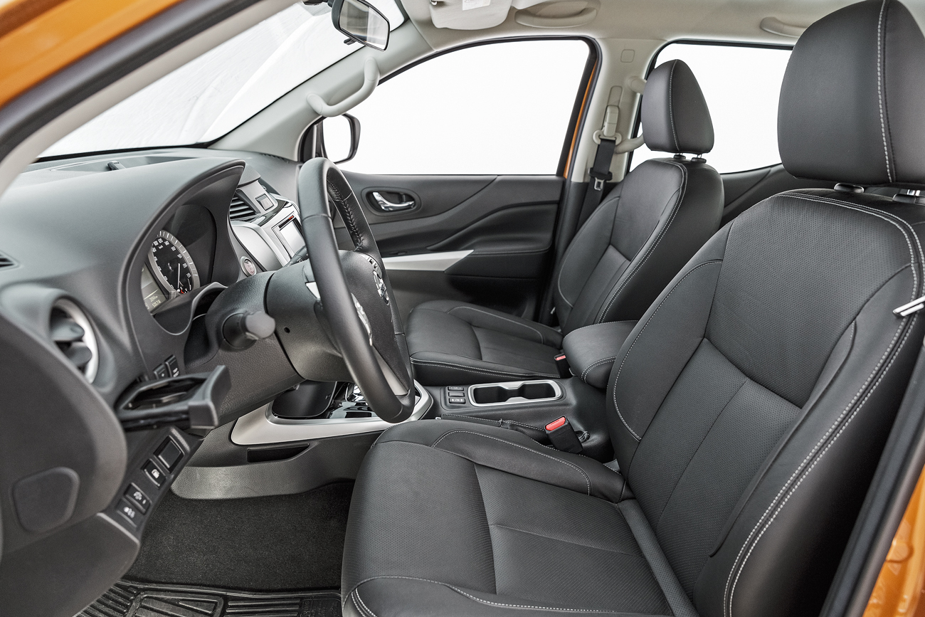 A versão única LE traz bancos de couro, aquecimento nos assentos dianteiros e partida sem chave
