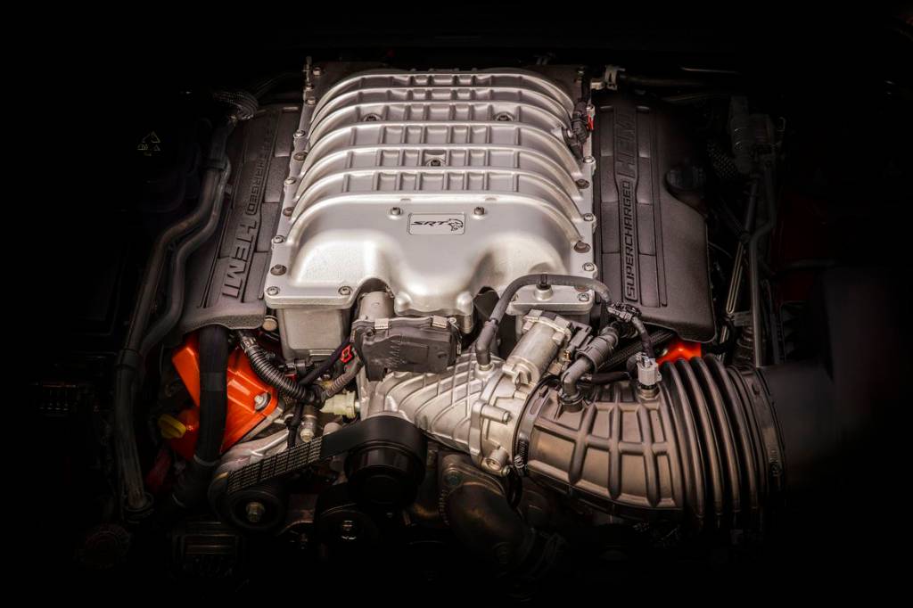 Motor V8 6.2 HEMI: 717 cavalos e 89,1 mkgf