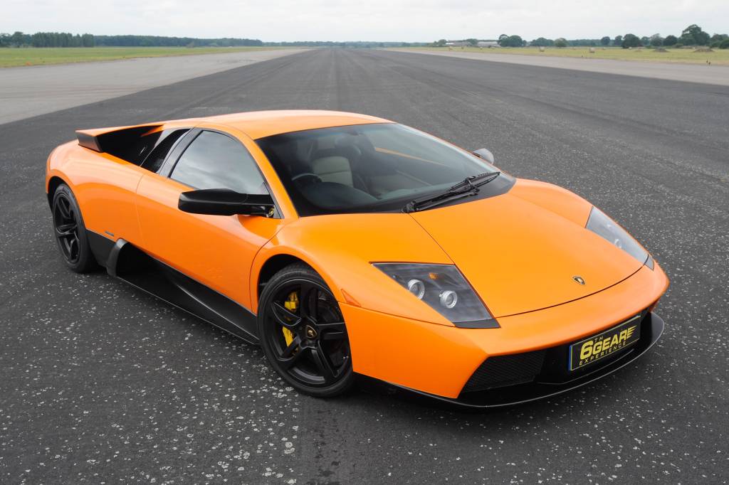 Como carro de locadora, este Lamborghini Murciélago rodou tanto quanto um táxi