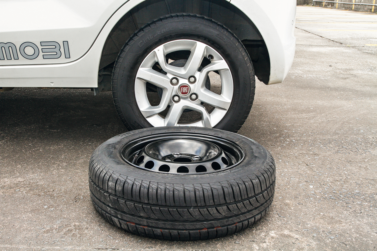 Como trocar o pneu furado do seu carro; veja quatro situações