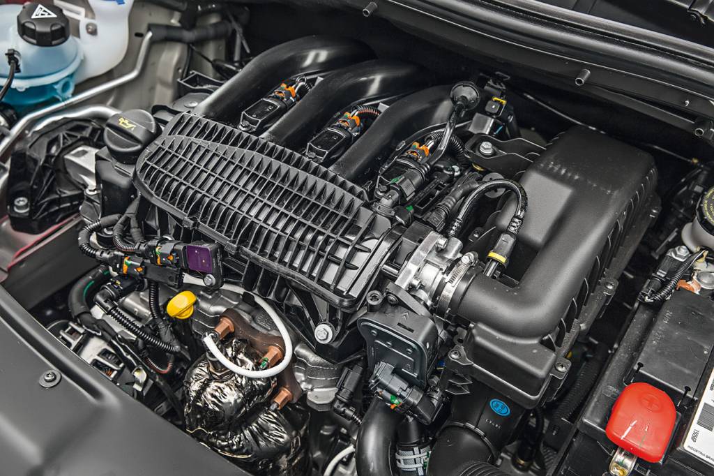 Peugeot 208 1.2 Motor 1.2 vibra pouco para um tricilíndrico, mas peca pela falta de fôlego