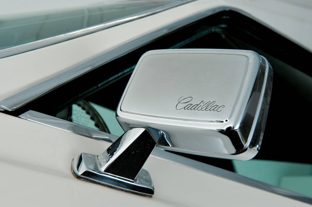 Nome Cadillac estava em toda a parte - até nos retrovisores