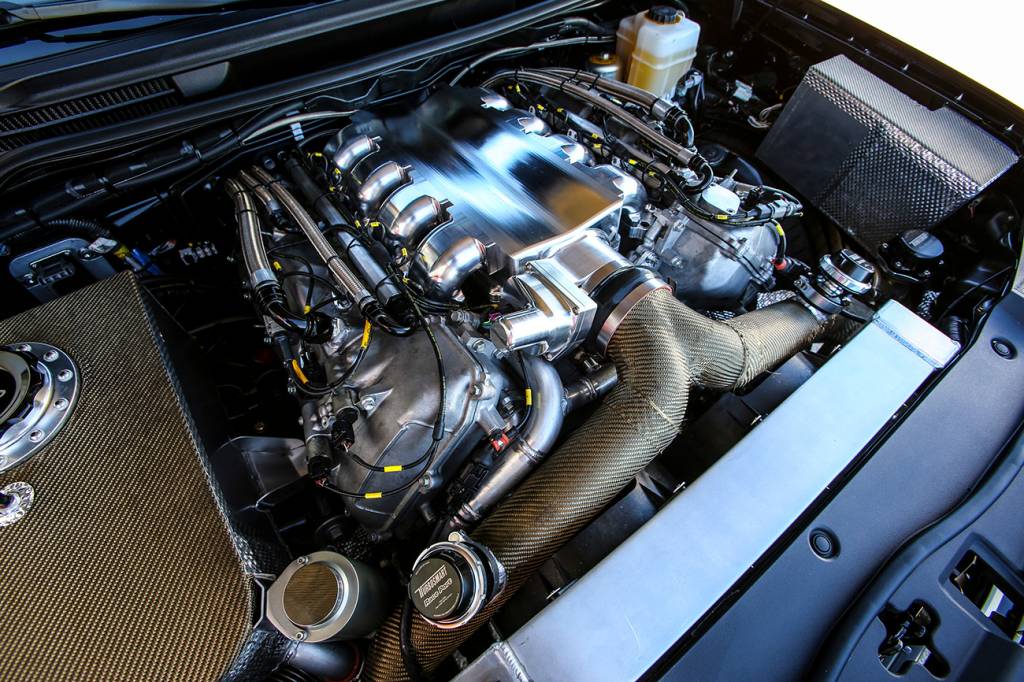 O motor V8 de 5,7 litros ganhou dois turbos e ultrapassa os 2.000 cv!