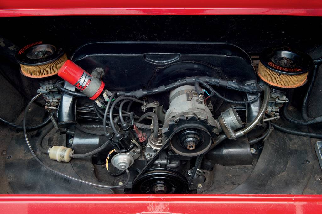 O motor era o tradicional VW a ar aumentado para 1,7 litro