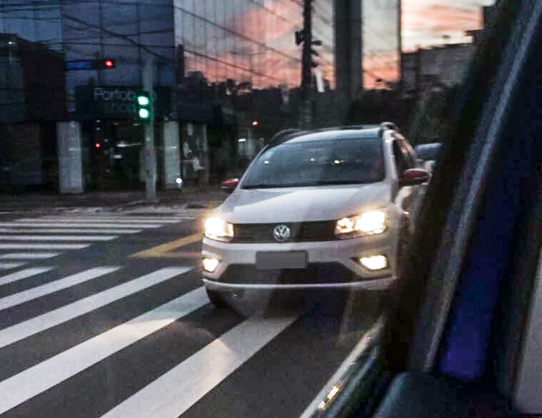 Exemplar fotografado tem carroceria com cabine dupla