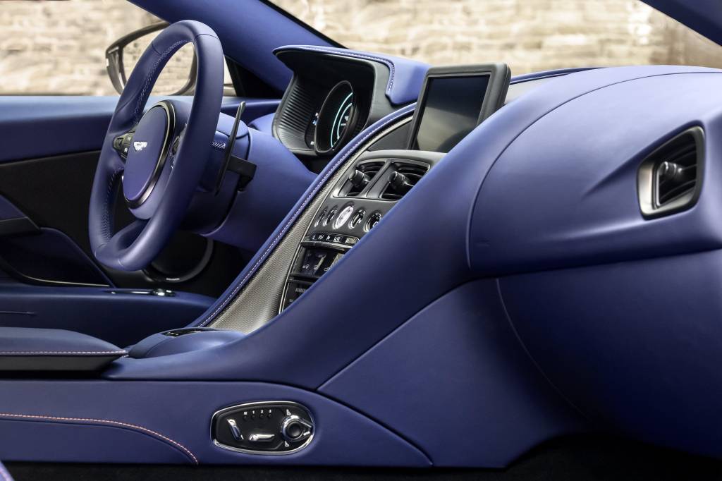 aston_martin_db11_v8_3