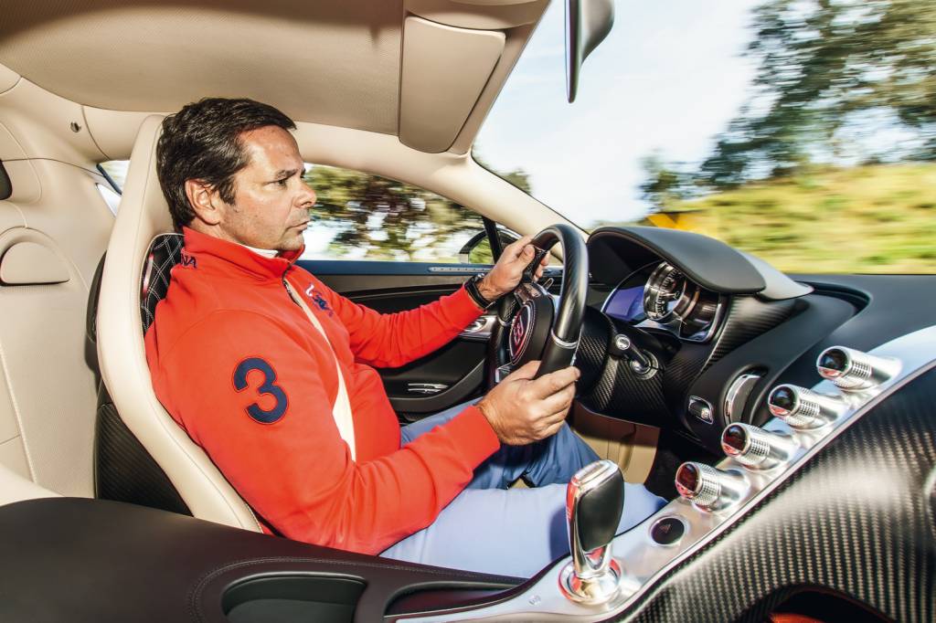 Nosso repórter ao volante do Chiron: