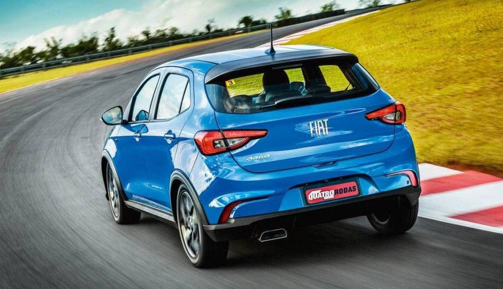 Fiat ARGO HGT 1.8 Azul como a camisa da seleção italiana, cor é exclusiva da versão HGT