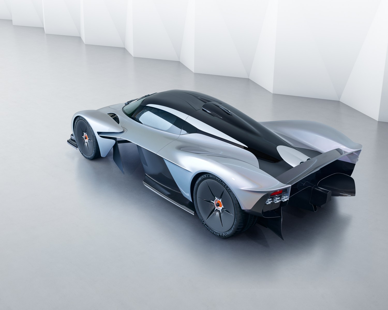 Aston-Martin-Valkyrie-14