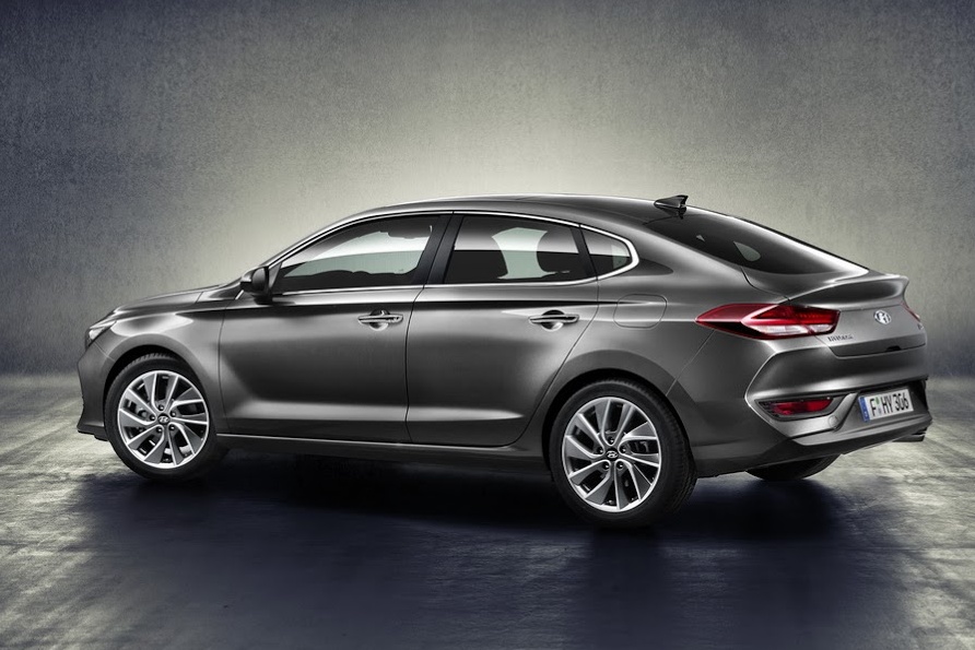 hyundai-i30-fastback-revealed-2