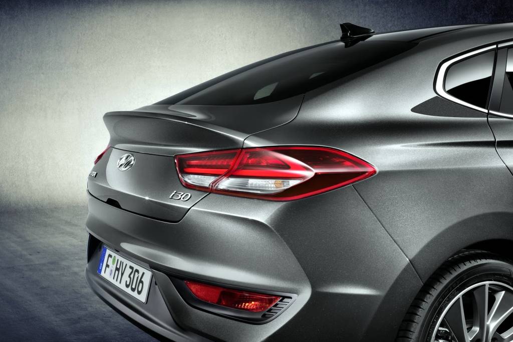 hyundai-i30-fastback-revealed-5