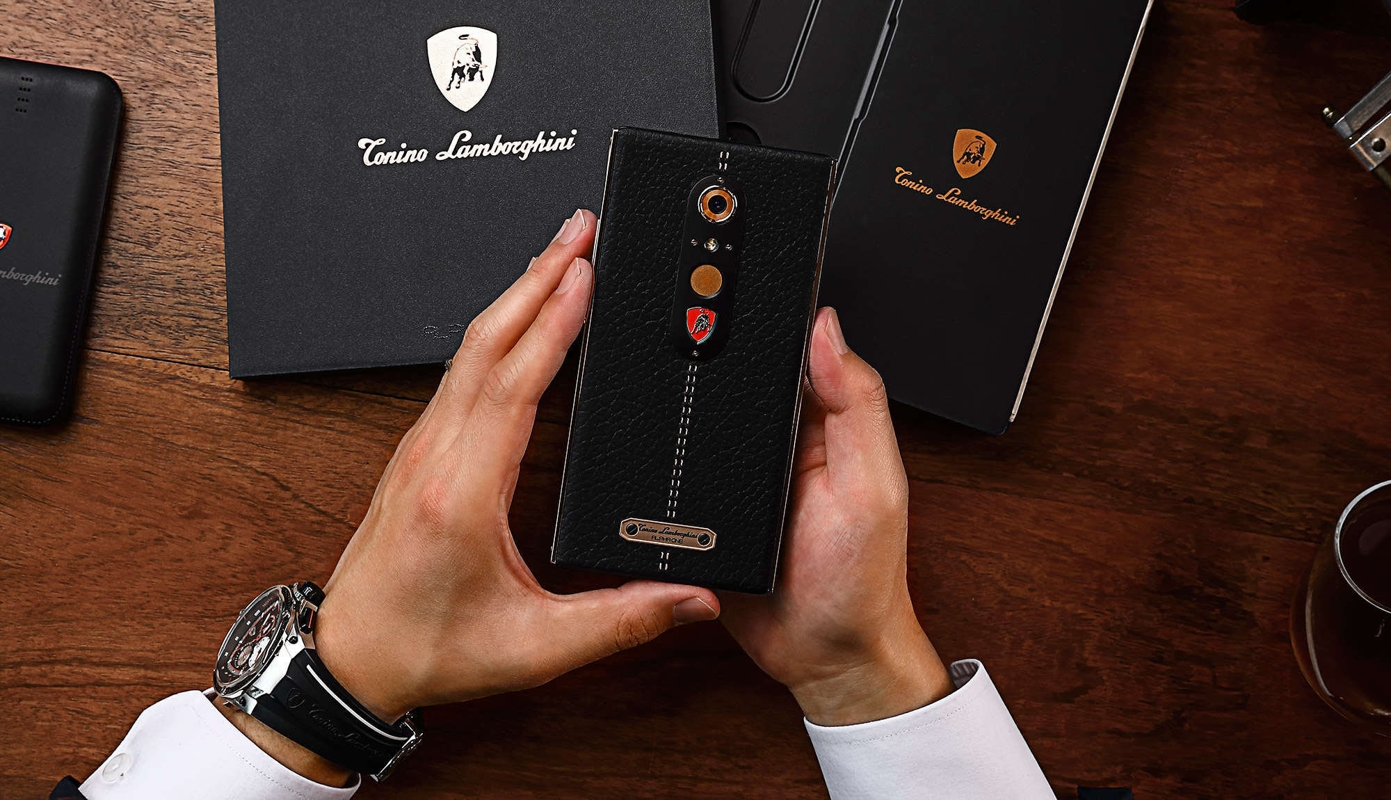 Lamborghini lança smartphone “de luxo” por R$  | Quatro Rodas