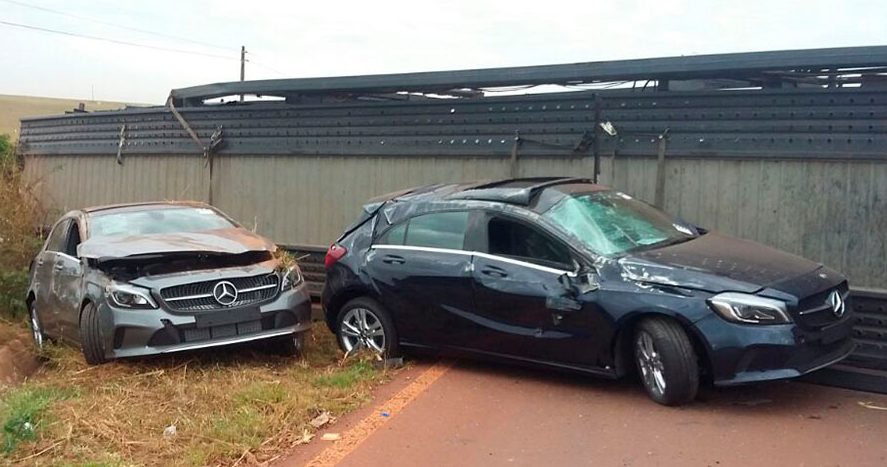 Foto de carros batidos