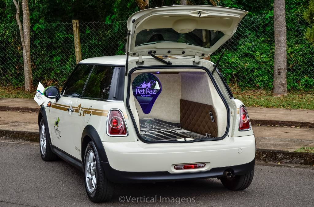 Empresa faz carro fúnebre de luxo para animais (e pessoas)